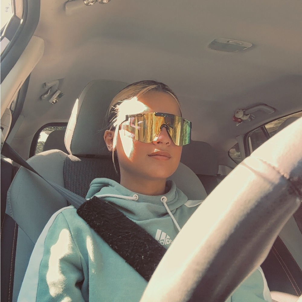 Meet your Posher, Azrielle